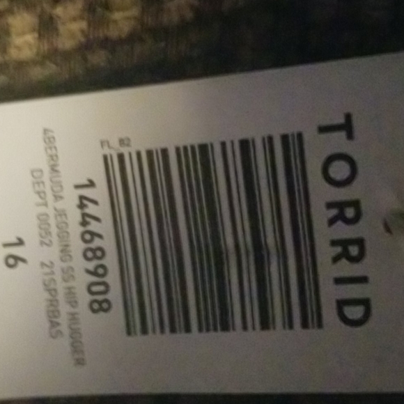 Torrid NWT bemuda shorts /jeggins super soft - Picture 5 of 5